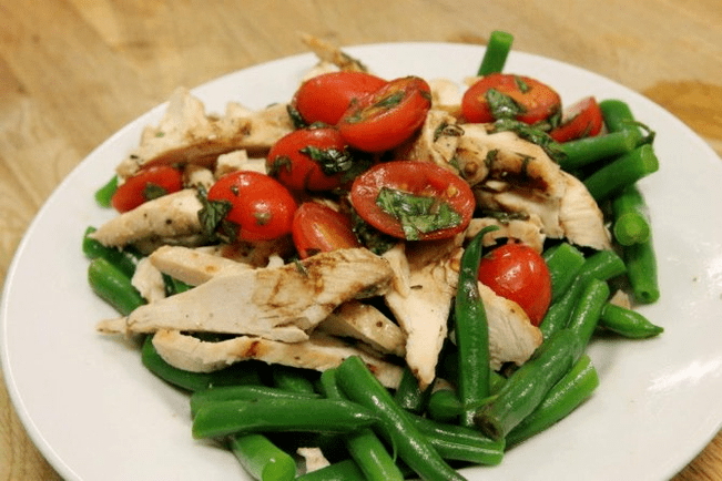 kuřecí salát na proteinové dietě