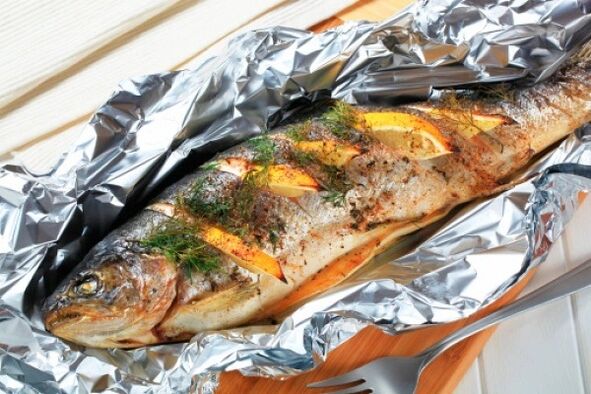 Dodržujte Maggi dietu s rybou pečenou ve fólii k večeři