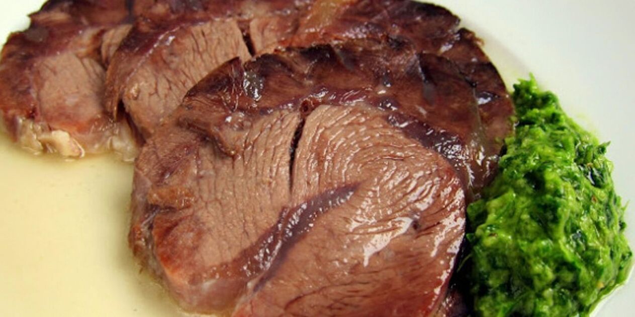 vařené maso na japonské stravě